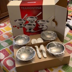8 piece ice cream and dessert set. Brand new